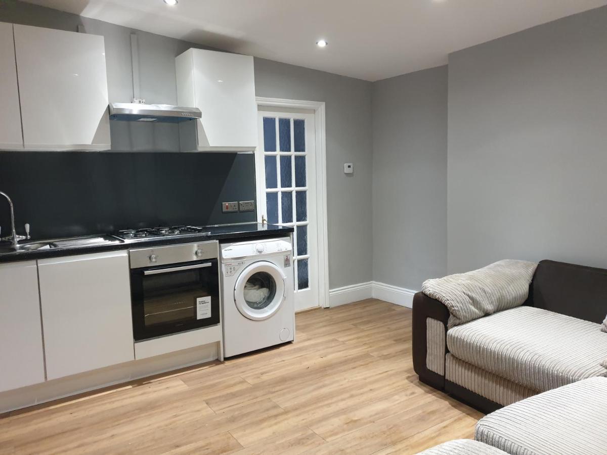 Lovely 1 Bedroom Flat High 3 Mins Away
